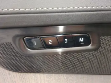 VOLVO XC90 Plus 455PS Autm. Dark PHEV AWD Luftfahrwerk