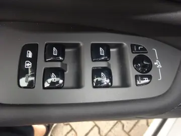 VOLVO XC90 Plus 455PS Autm. Dark PHEV AWD Luftfahrwerk