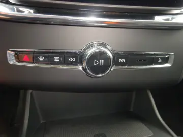 VOLVO XC90 Plus 455PS Autm. Dark PHEV AWD Luftfahrwerk