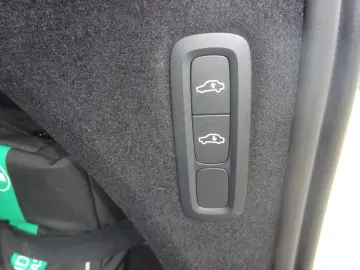 VOLVO XC90 Plus 455PS Autm. Dark PHEV AWD Luftfahrwerk