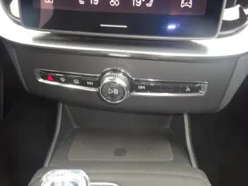 VOLVO XC90 Plus 455PS Autm. Dark PHEV AWD Luftfahrwerk
