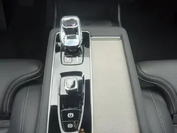 VOLVO XC90 Plus 455PS Autm. Dark PHEV AWD Luftfahrwerk