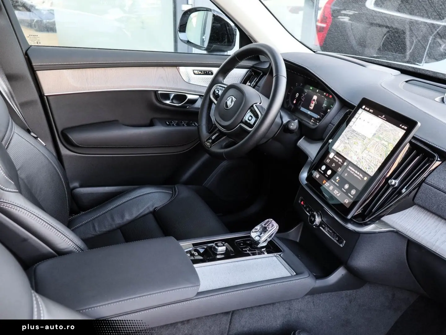 VOLVO XC90 T8 Recharge AWD Plus Dark Reskin NP 105.730