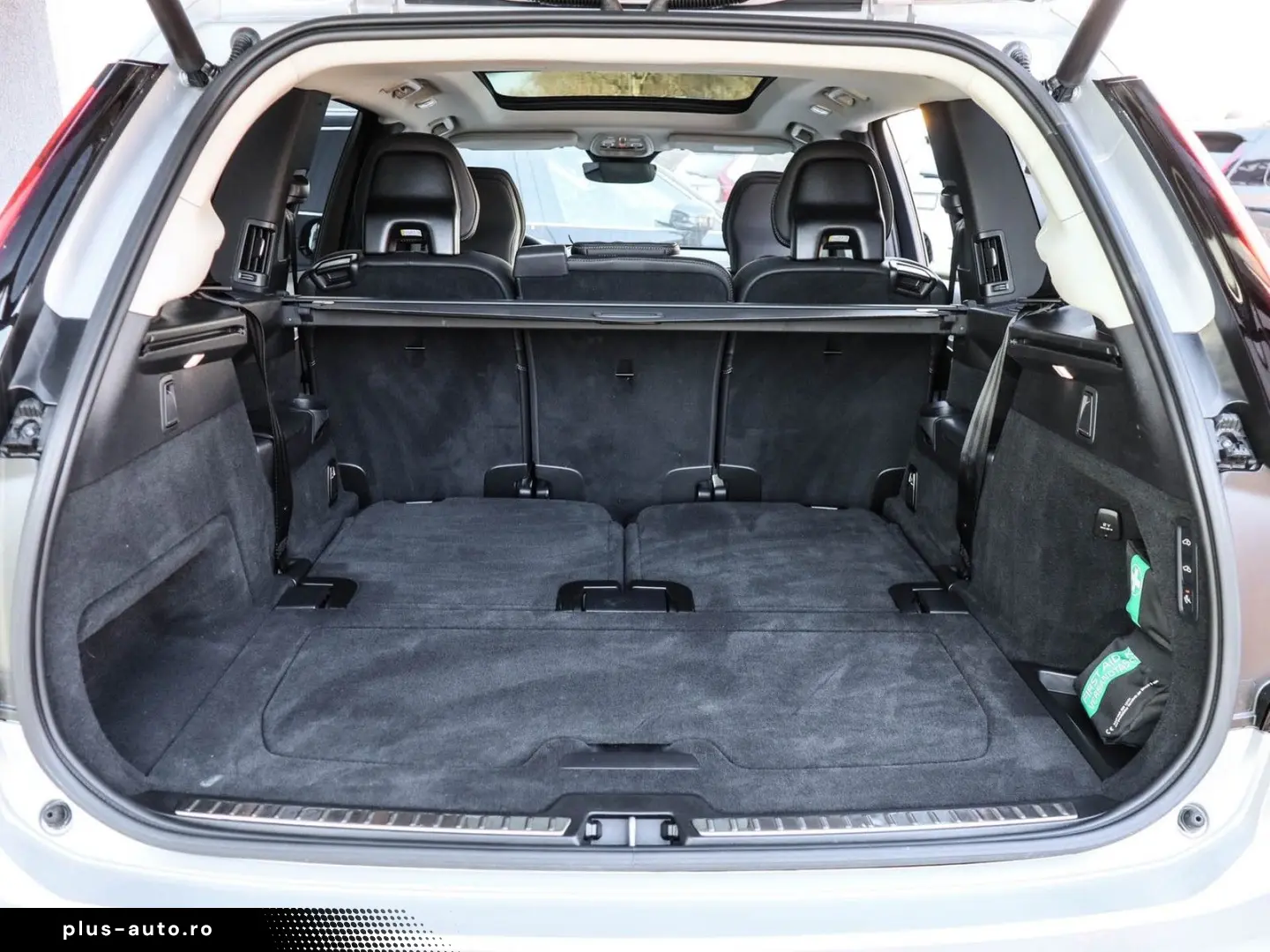 VOLVO XC90 T8 Recharge AWD Plus Dark Reskin NP 105.730