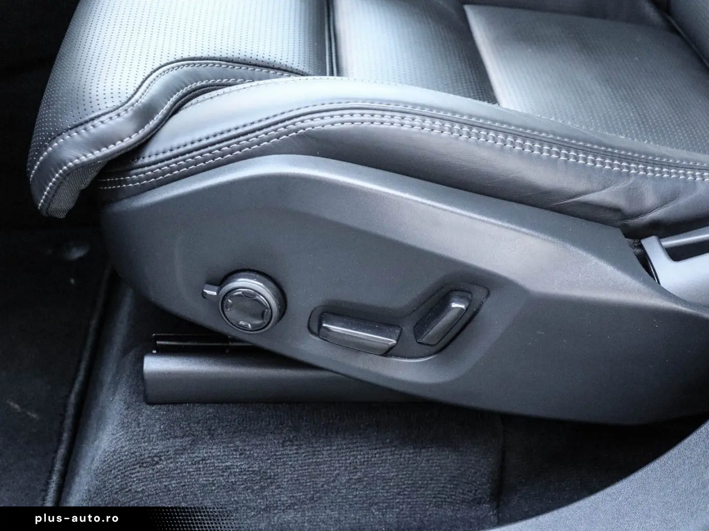 VOLVO XC90 T8 Recharge AWD Plus Dark Reskin NP 105.730