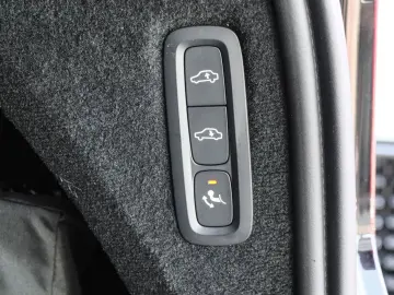 VOLVO XC90 T8 Recharge AWD Plus Dark Reskin NP 105.730