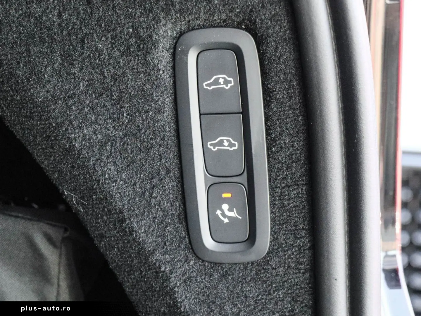 VOLVO XC90 T8 Recharge AWD Plus Dark Reskin NP 105.730