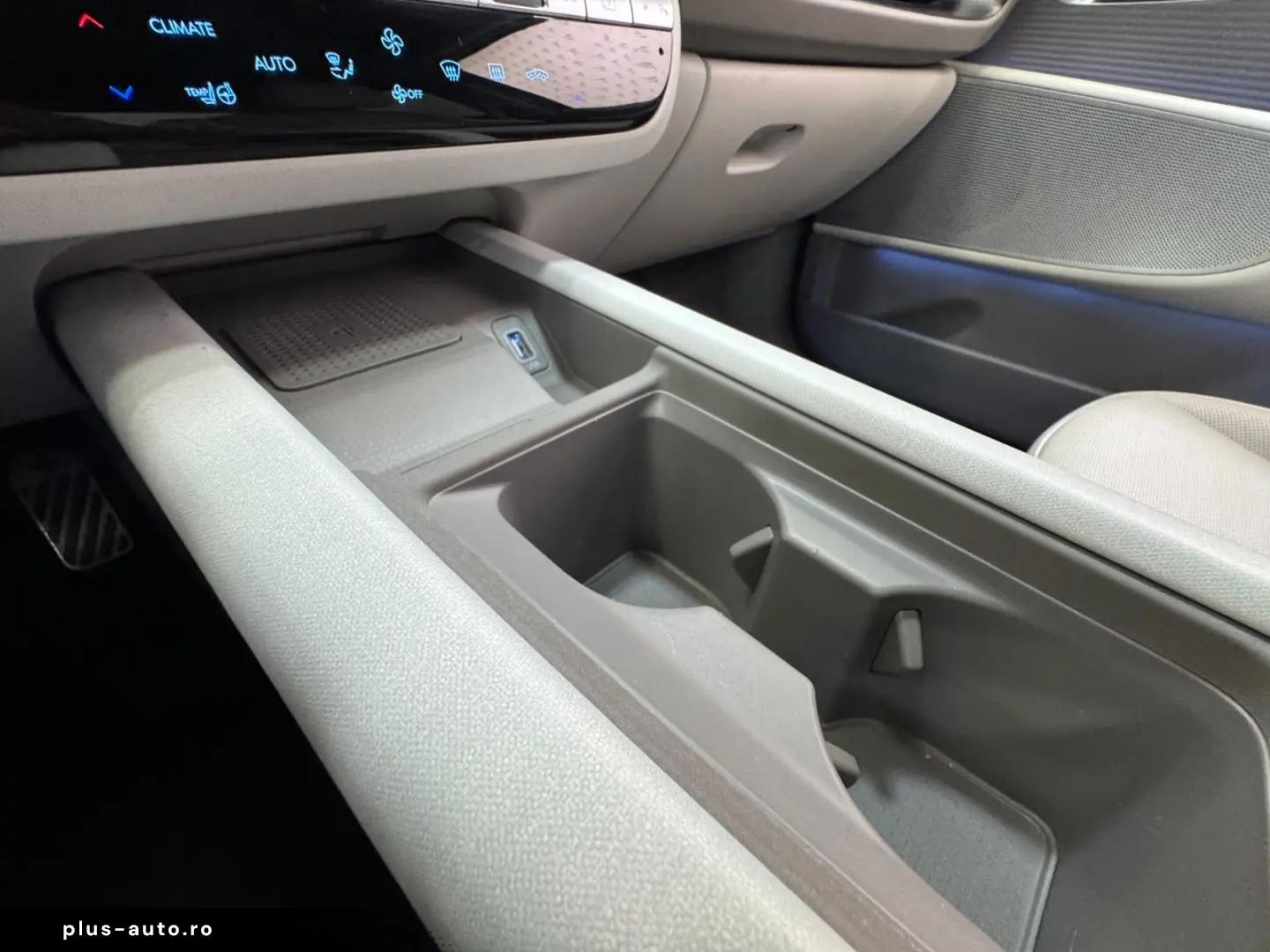 HYUNDAI IONIQ 6 77 4kWh 325ps 4WD Uniq 360 K BOSE Leder