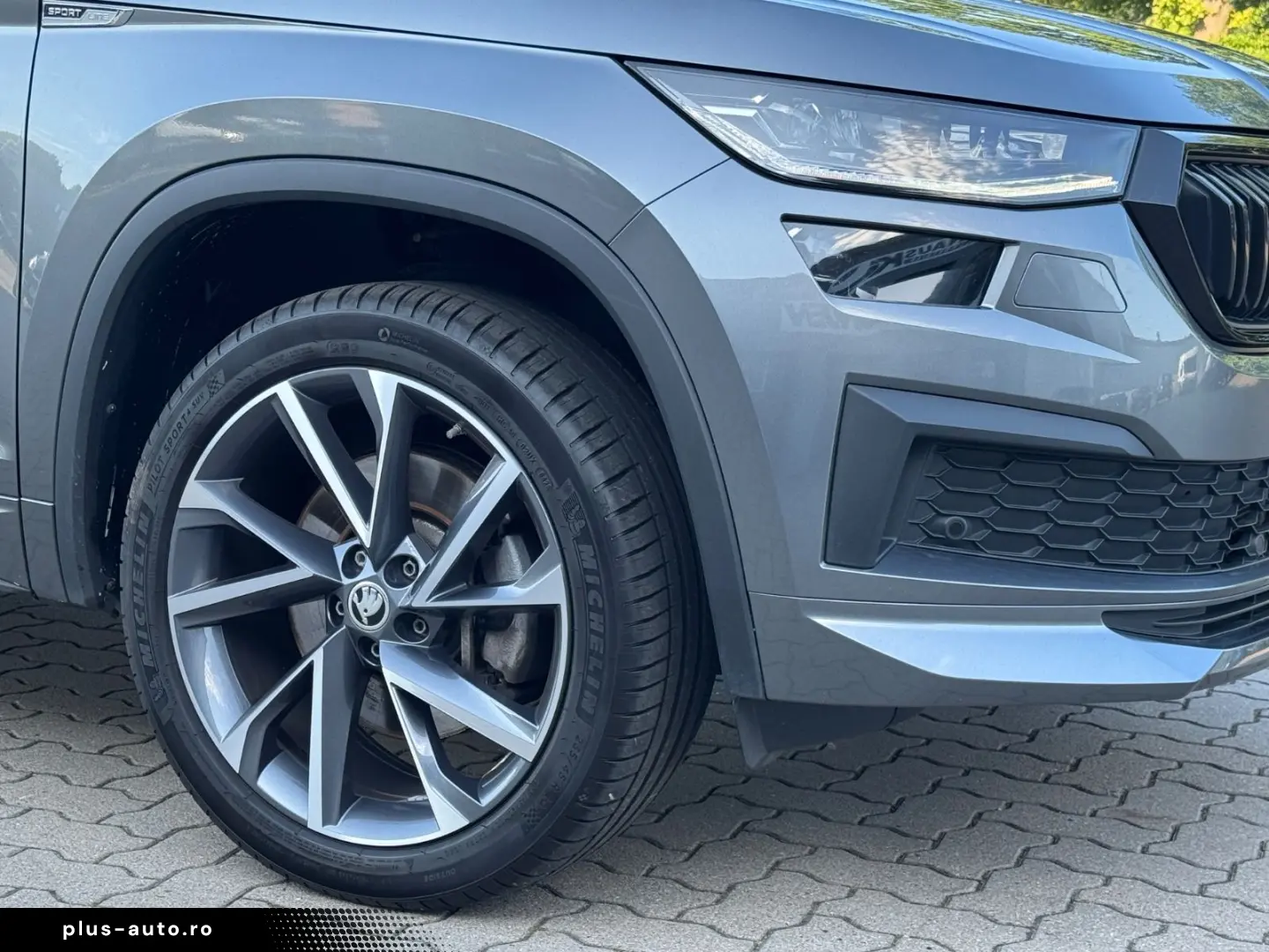 SKODA Kodiaq Sportline 4x4  Pano Leder AHK 360