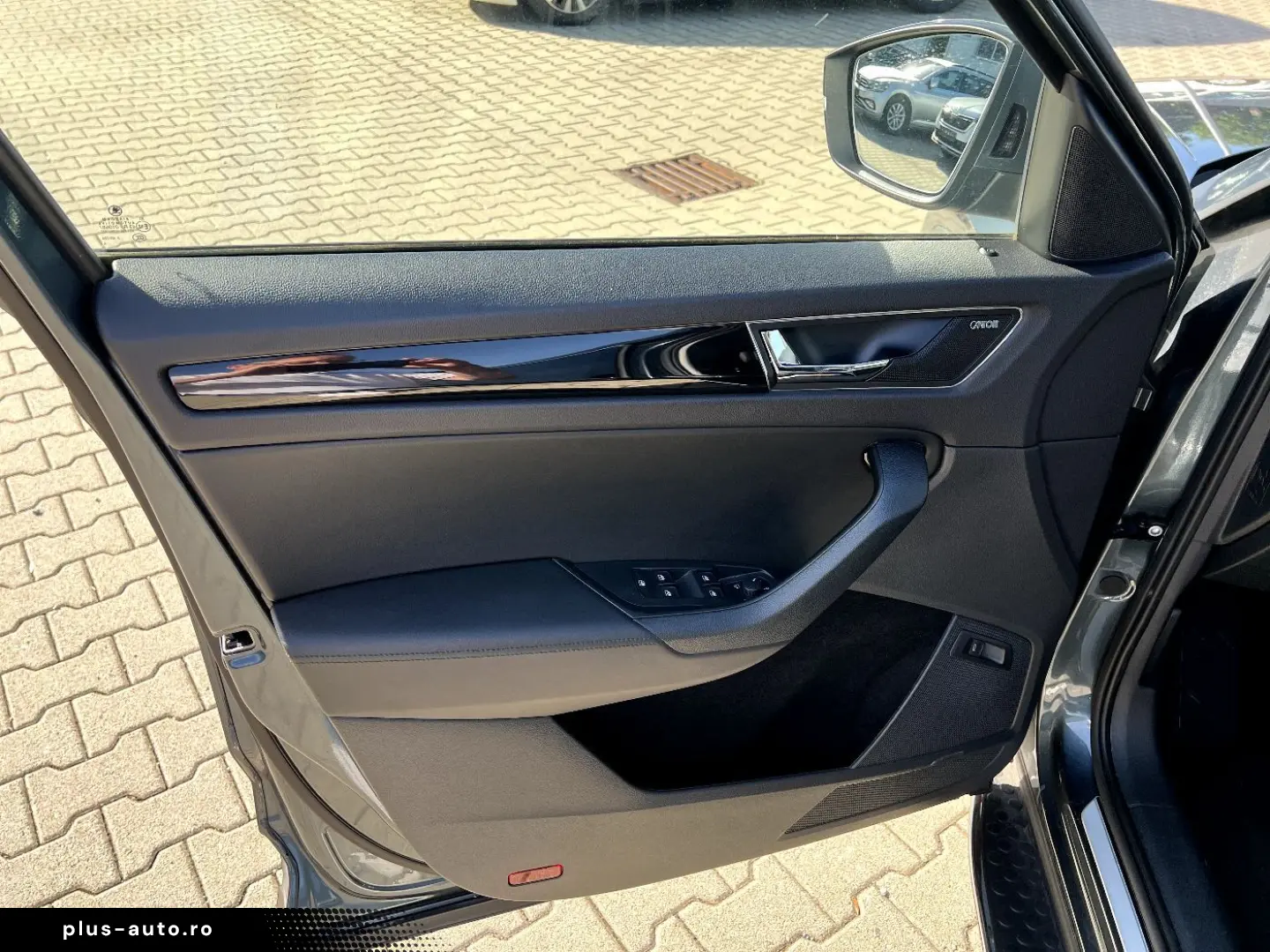 SKODA Kodiaq 2.0 TDI L&K 4x4  LED Navi AHK ACC Pano SH