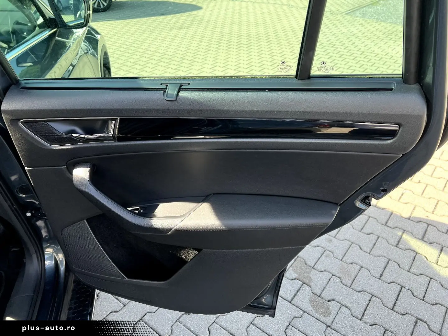 SKODA Kodiaq 2.0 TDI L&K 4x4  LED Navi AHK ACC Pano SH
