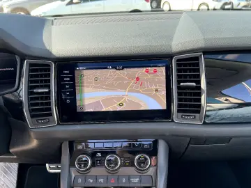 SKODA Kodiaq 2.0 TDI L&K 4x4  LED Navi AHK ACC Pano SH