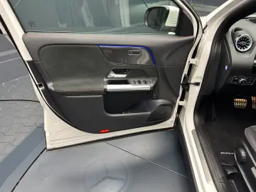 MERCEDES-BENZ GLA 200 d 4Matic AMG-Line