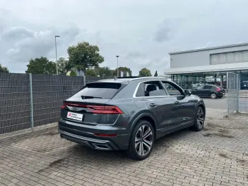 AUDI Q8 55 TFSI quattro