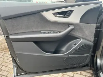 AUDI Q8 55 TFSI quattro
