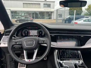 AUDI Q8 55 TFSI quattro