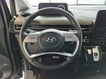 HYUNDAI STARIA 2.2 CRDi Signature  4WD 7-Sitze ACC LED