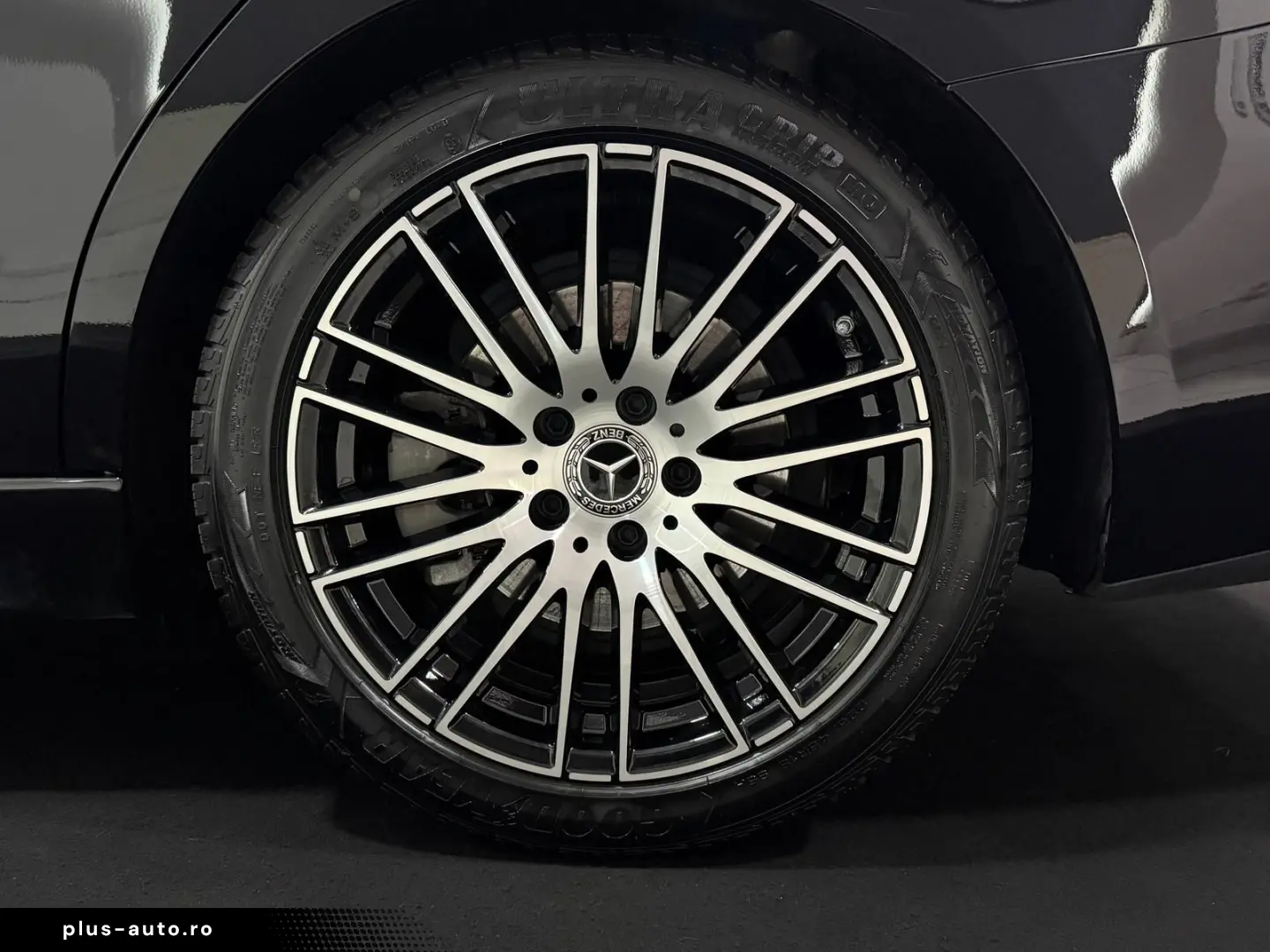 MERCEDES-BENZ C 300 4M 9G AMG-LINE