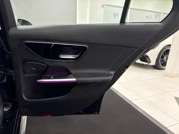 MERCEDES-BENZ C 300 4M 9G AMG-LINE