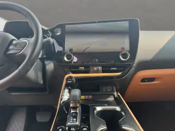 LEXUS NX 450h E-Four Pano Sitzbelüftung HUD