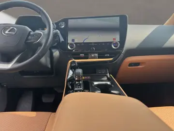 LEXUS NX 450h E-Four Pano Sitzbelüftung HUD