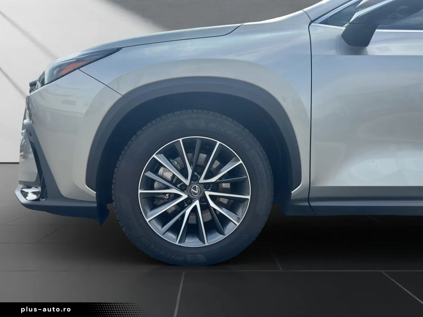 LEXUS NX 450h E-Four Pano Sitzbelüftung HUD