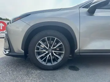 LEXUS NX 450h E-Four Pano Sitzbelüftung HUD