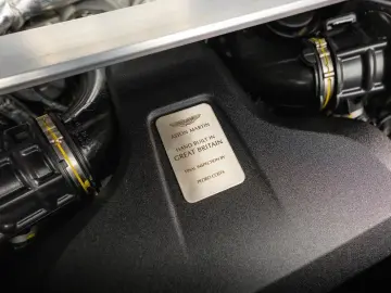 ASTON MARTIN V8 Vantage 4.0 V8 DB11 Coupe  1.Hand 360 Memory
