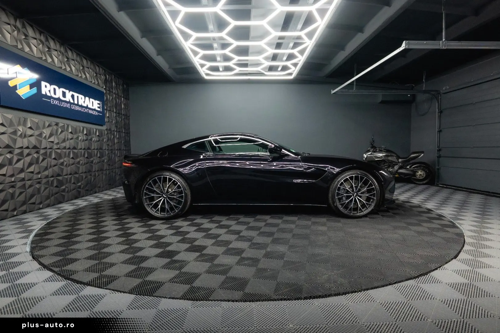 ASTON MARTIN V8 Vantage 4.0 V8 DB11 Coupe  1.Hand 360 Memory