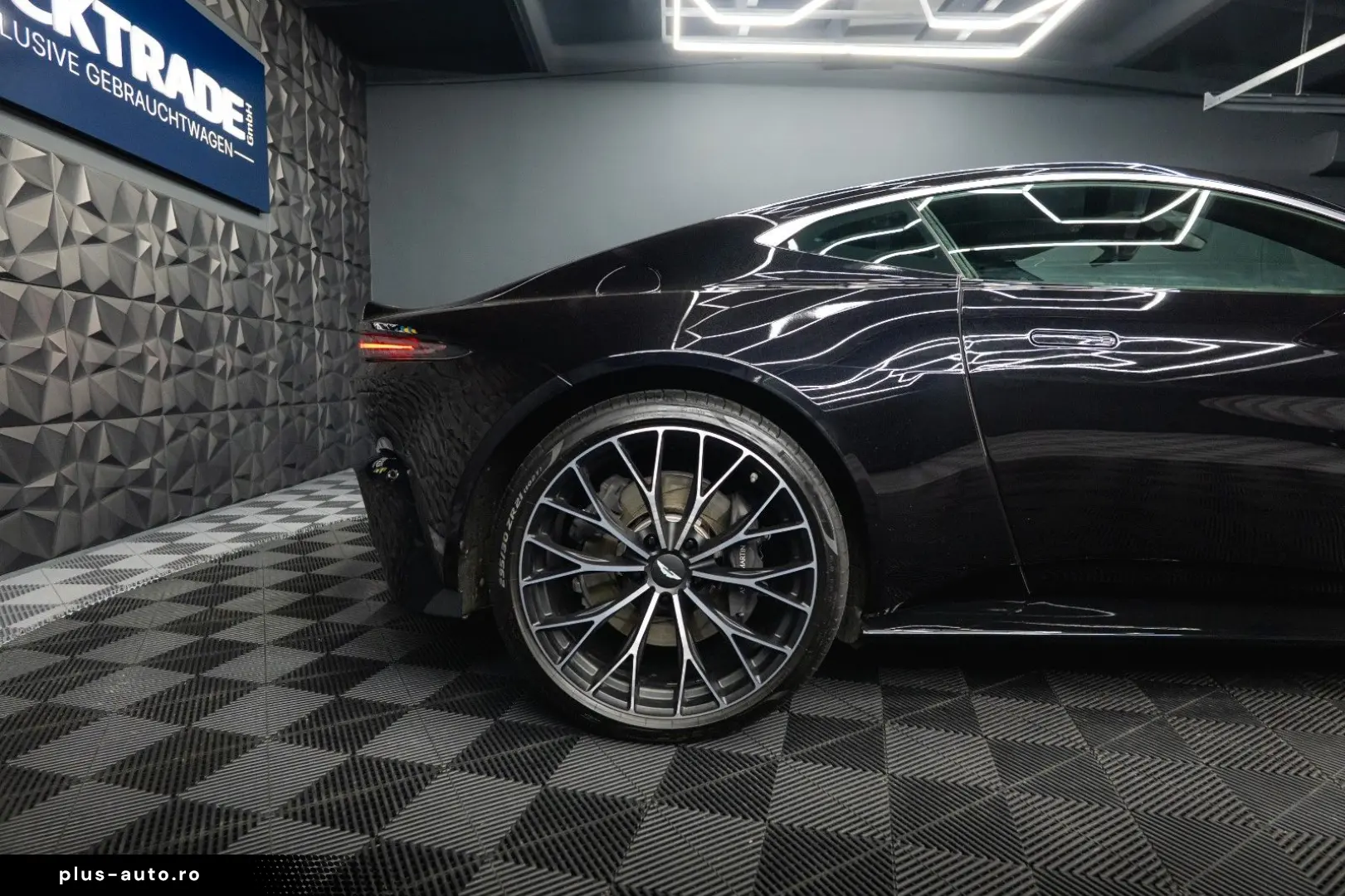 ASTON MARTIN V8 Vantage 4.0 V8 DB11 Coupe  1.Hand 360 Memory