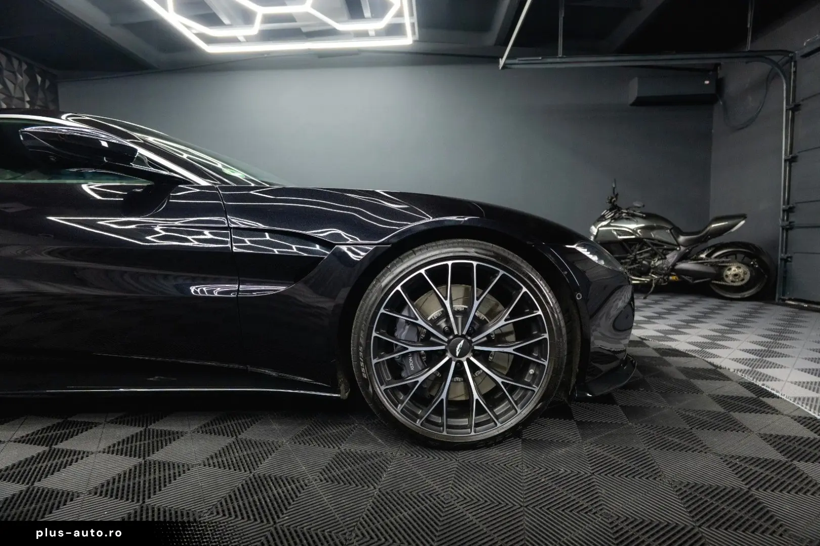 ASTON MARTIN V8 Vantage 4.0 V8 DB11 Coupe  1.Hand 360 Memory