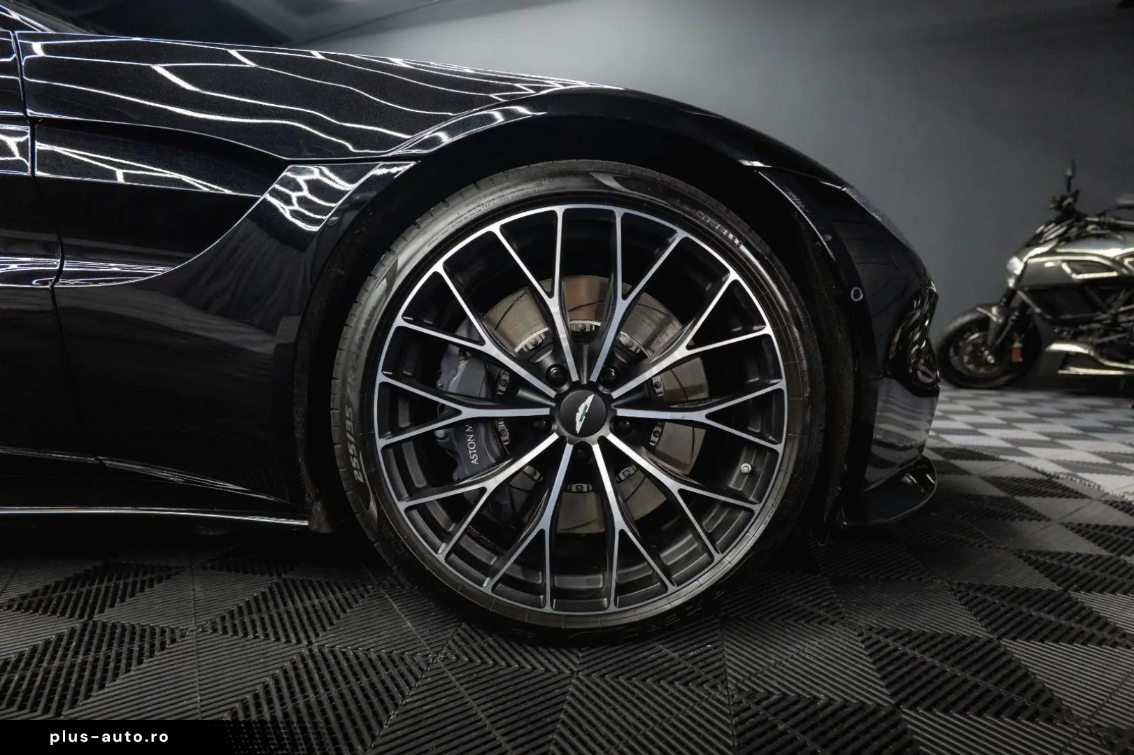 ASTON MARTIN V8 Vantage 4.0 V8 DB11 Coupe  1.Hand 360 Memory