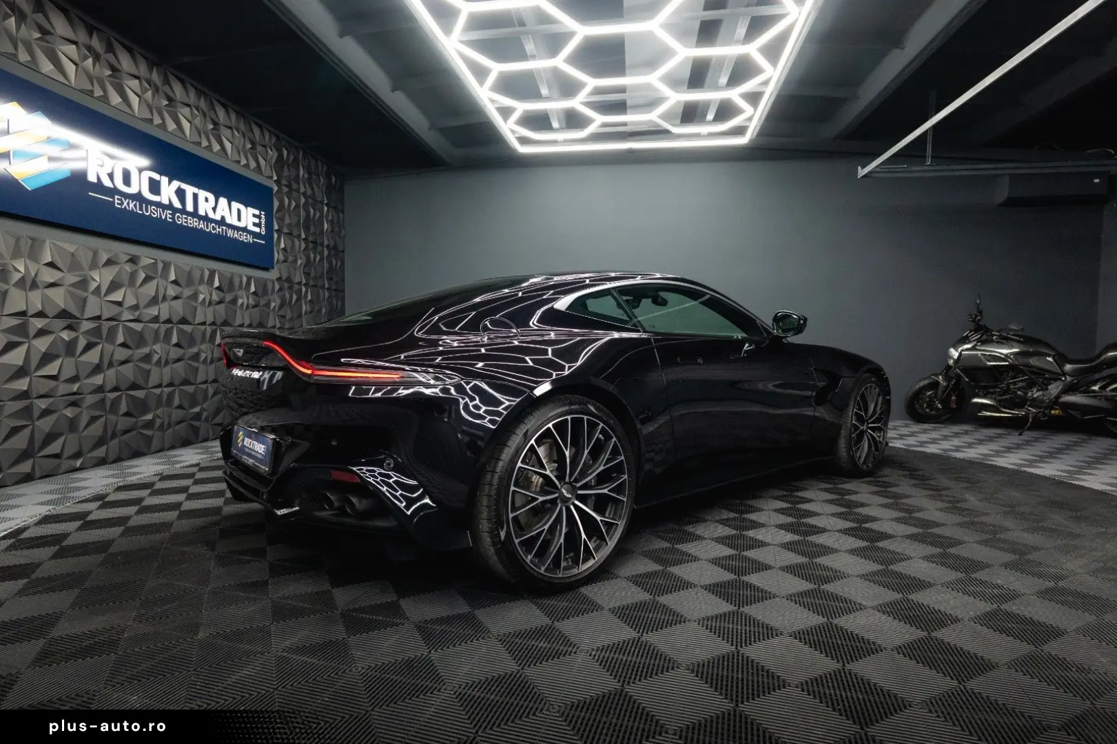 ASTON MARTIN V8 Vantage 4.0 V8 DB11 Coupe  1.Hand 360 Memory