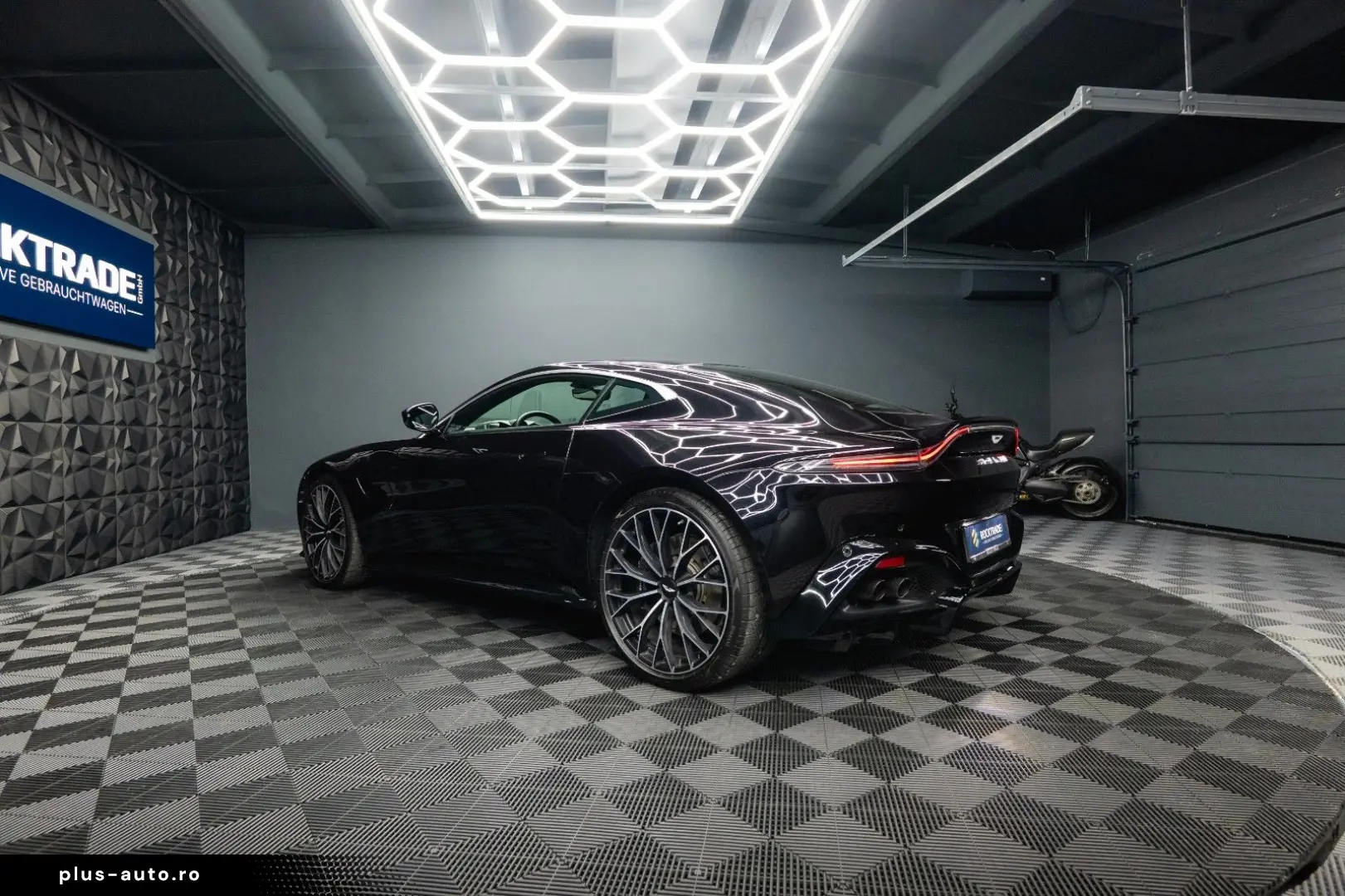 ASTON MARTIN V8 Vantage 4.0 V8 DB11 Coupe  1.Hand 360 Memory