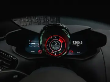 ASTON MARTIN V8 Vantage 4.0 V8 DB11 Coupe  1.Hand 360 Memory
