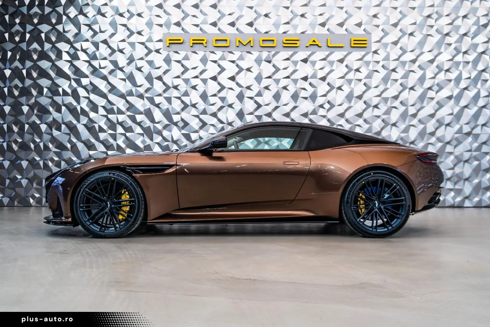 ASTON MARTIN DB12 Coupe  Carbon  B&O  Carbon Keramik
