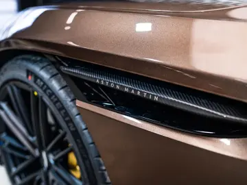 ASTON MARTIN DB12 Coupe  Carbon  B&O  Carbon Keramik