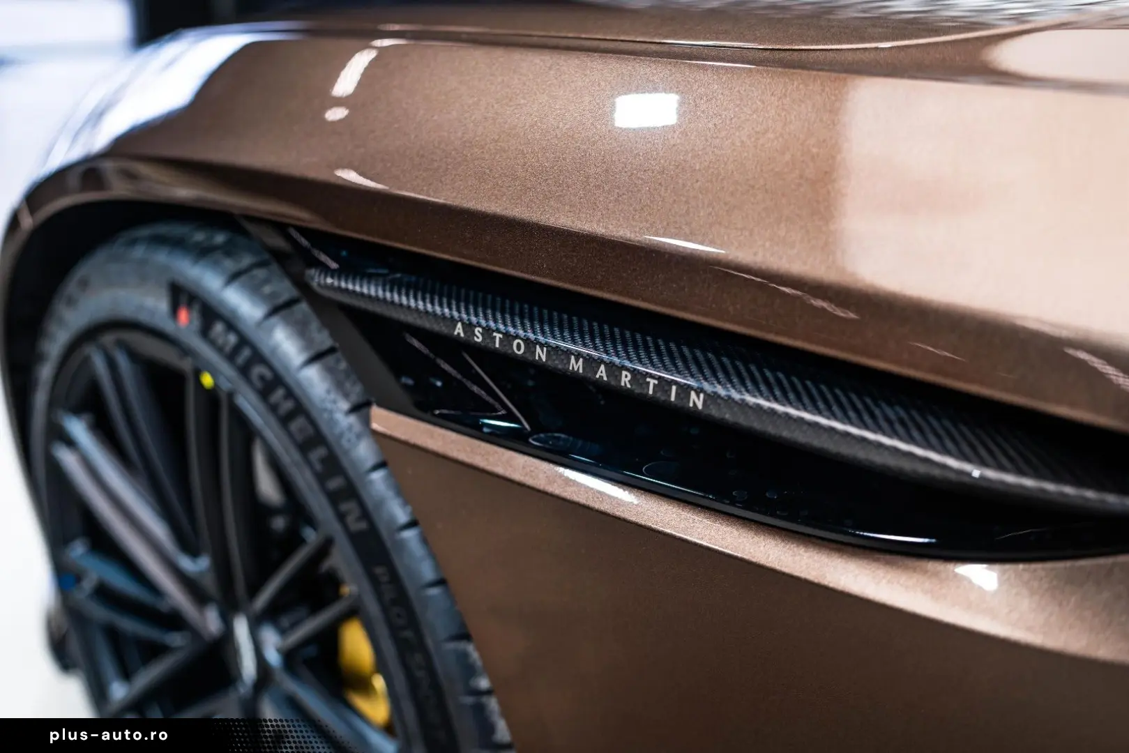 ASTON MARTIN DB12 Coupe  Carbon  B&O  Carbon Keramik