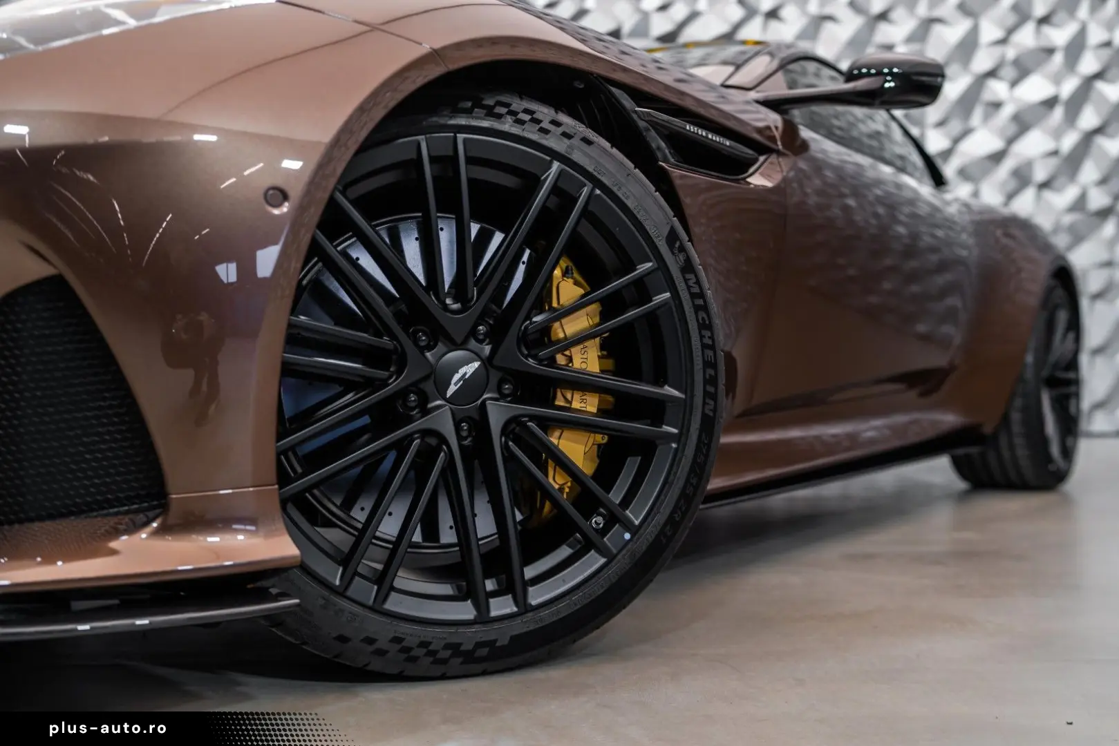 ASTON MARTIN DB12 Coupe  Carbon  B&O  Carbon Keramik