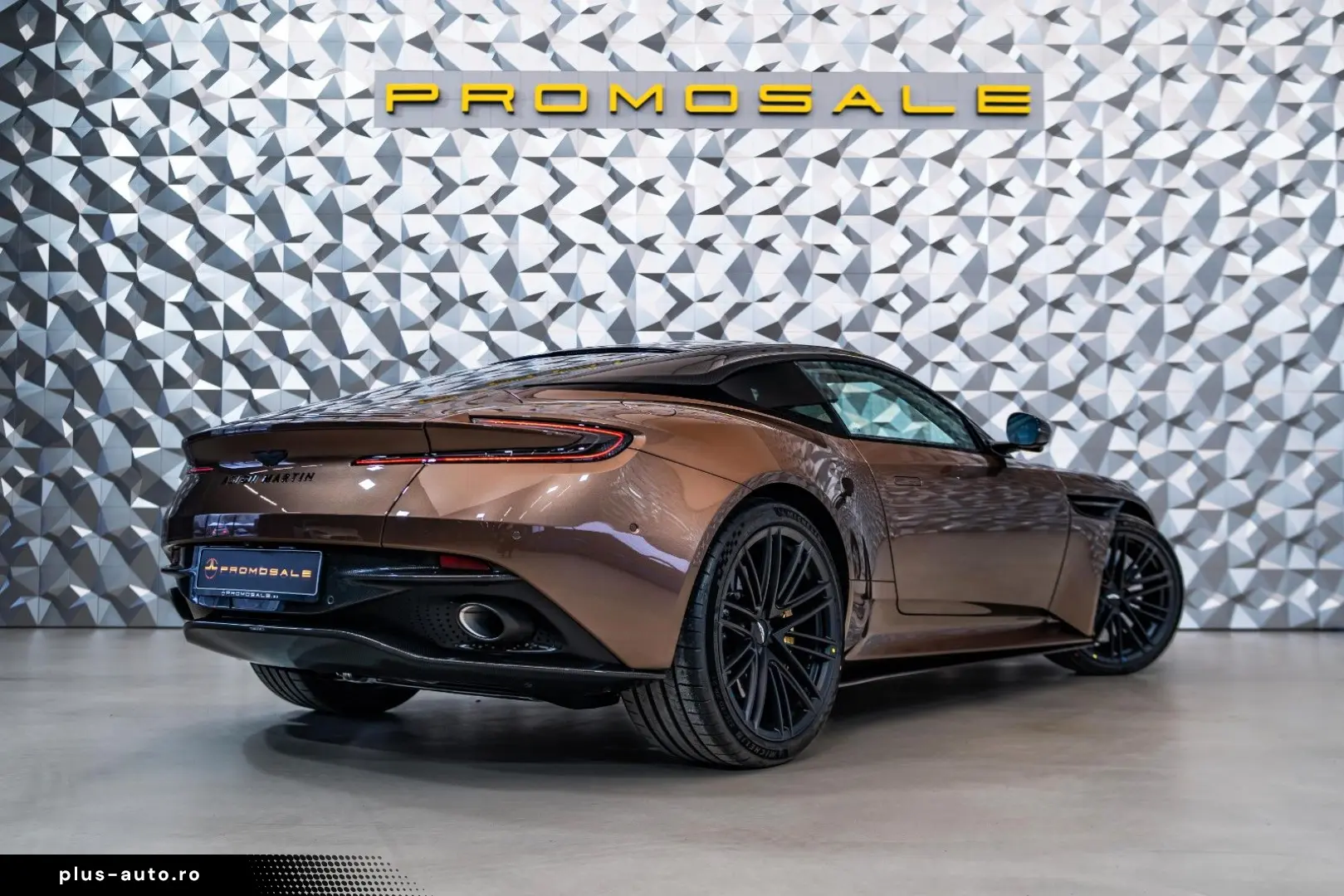 ASTON MARTIN DB12 Coupe  Carbon  B&O  Carbon Keramik
