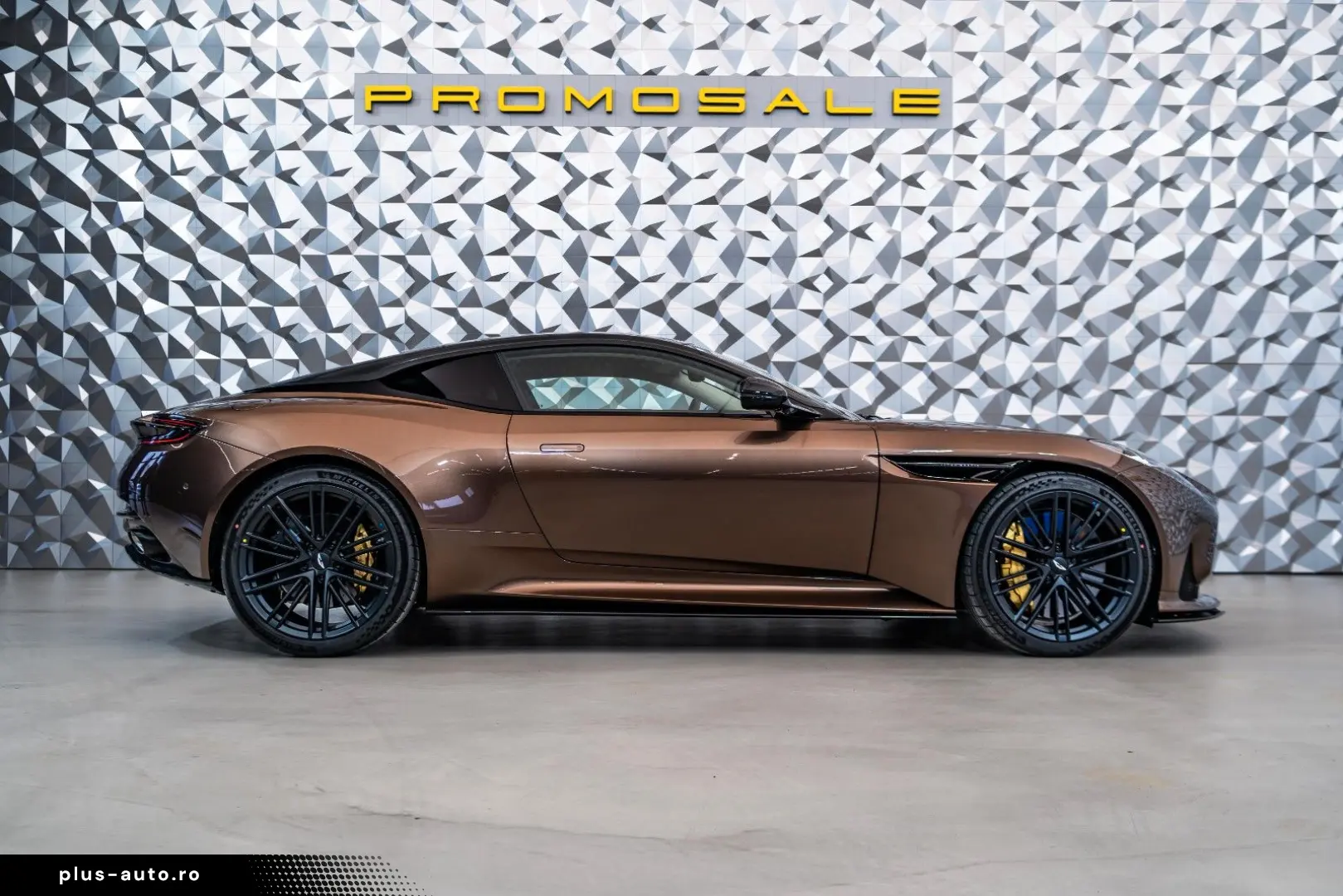 ASTON MARTIN DB12 Coupe  Carbon  B&O  Carbon Keramik