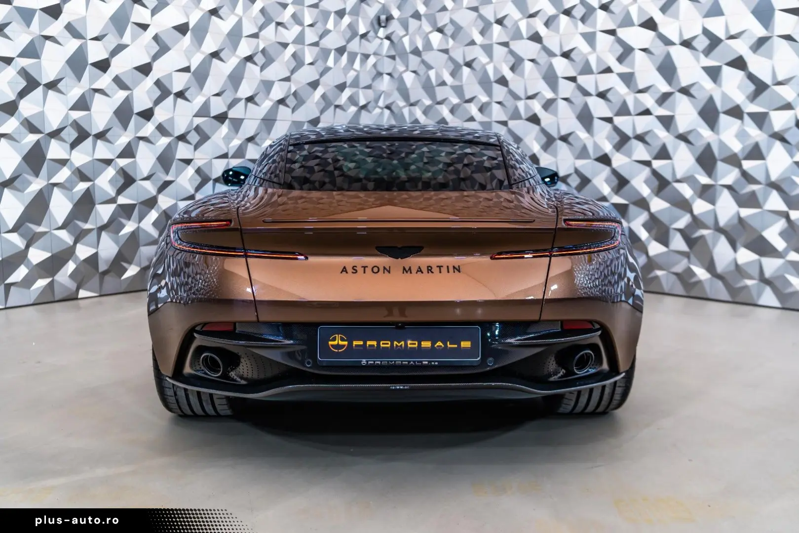 ASTON MARTIN DB12 Coupe  Carbon  B&O  Carbon Keramik