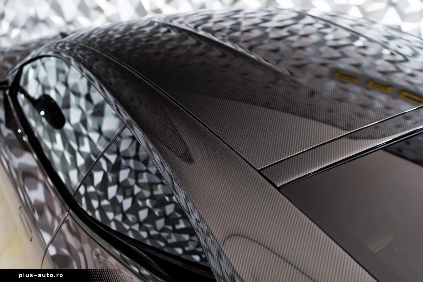 ASTON MARTIN DB12 Coupe  Carbon  B&O  Carbon Keramik