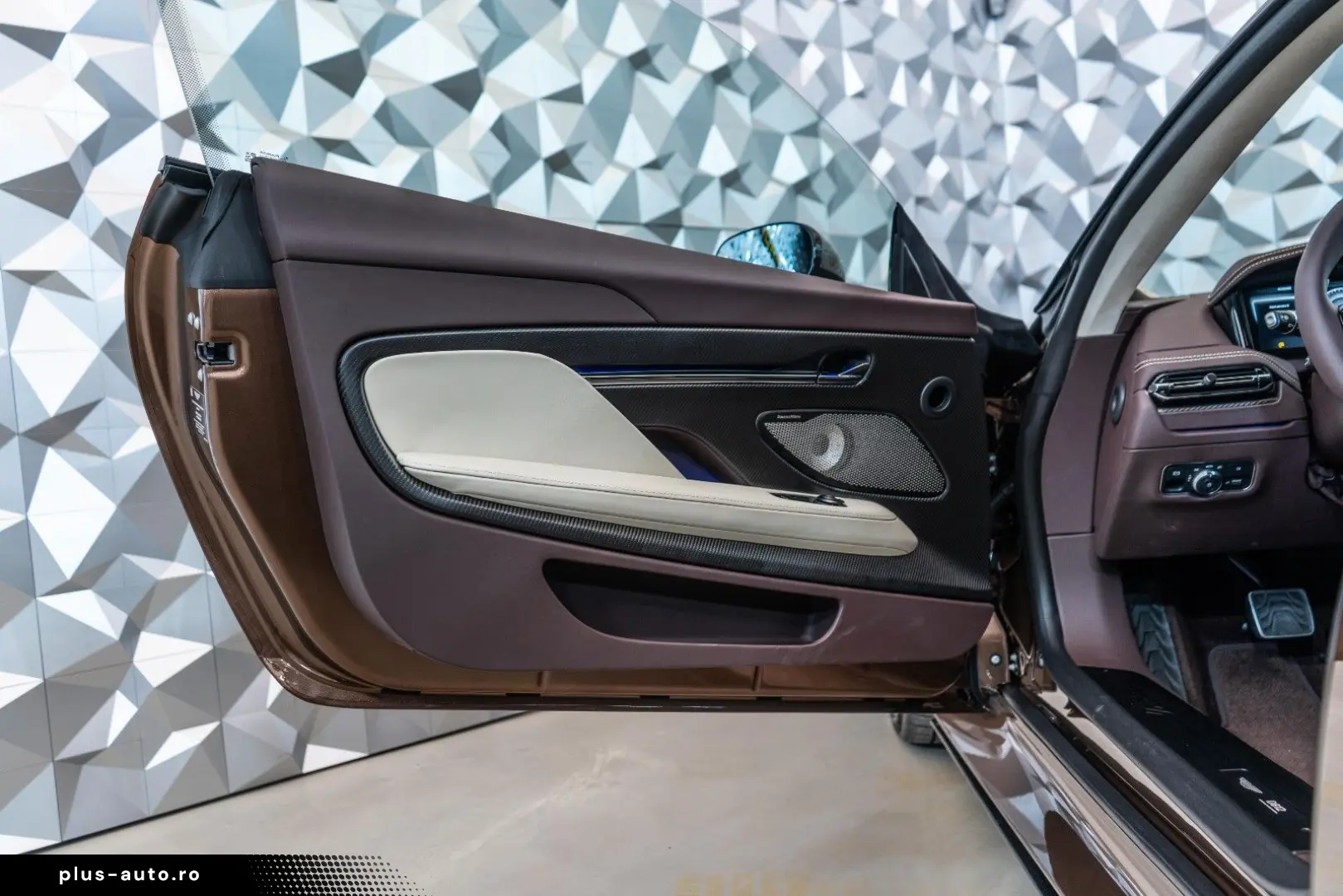 ASTON MARTIN DB12 Coupe  Carbon  B&O  Carbon Keramik
