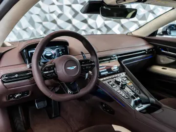 ASTON MARTIN DB12 Coupe  Carbon  B&O  Carbon Keramik