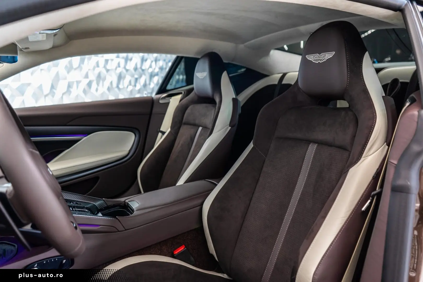 ASTON MARTIN DB12 Coupe  Carbon  B&O  Carbon Keramik