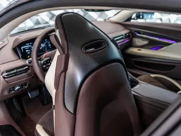 ASTON MARTIN DB12 Coupe  Carbon  B&O  Carbon Keramik