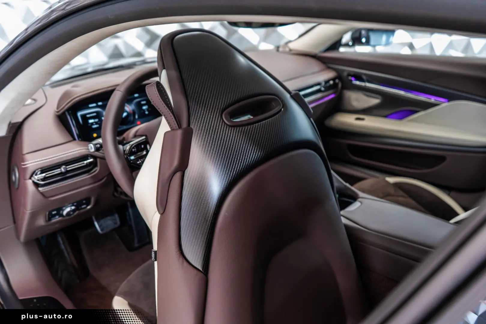 ASTON MARTIN DB12 Coupe  Carbon  B&O  Carbon Keramik