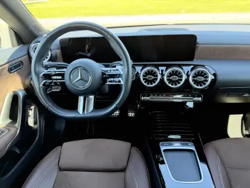 MERCEDES-BENZ CLA 180 AMG Line