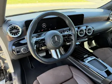 MERCEDES-BENZ CLA 180 AMG Line